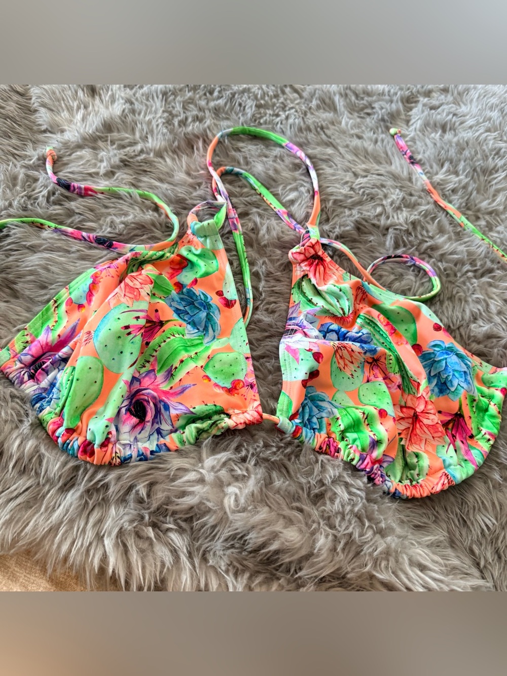 Curvy Beach cactus rose triangle top 3x